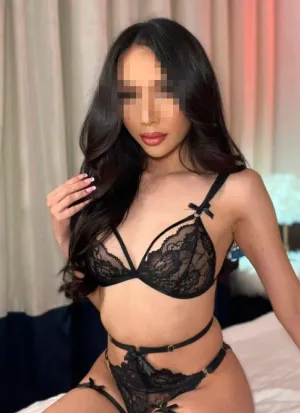 Жалаңаш құрбы қыздардың бірге түскен суреттері